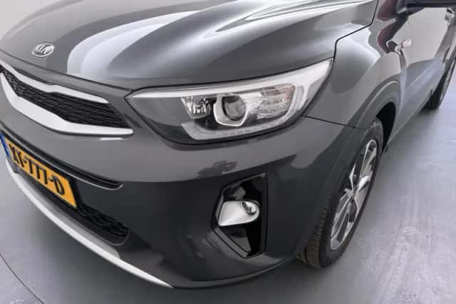 Kia Stonic (2019) thumbnail 32