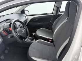 Toyota Aygo (2019) thumbnail 13