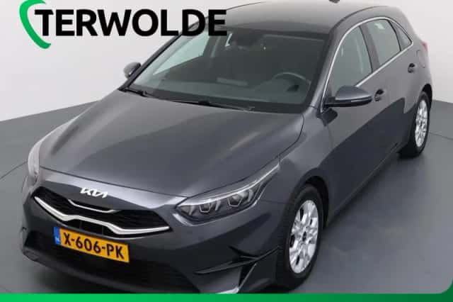 Kia Ceed (2024) thumbnail 1