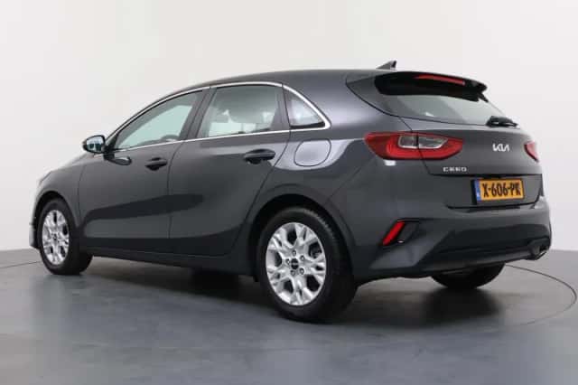 Kia Ceed (2024) thumbnail 3