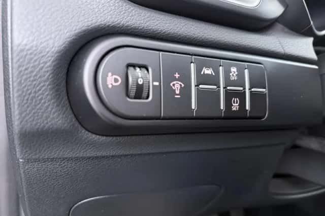 Kia Ceed (2024) thumbnail 23
