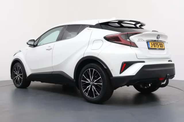 Toyota C-HR (2019) thumbnail 3