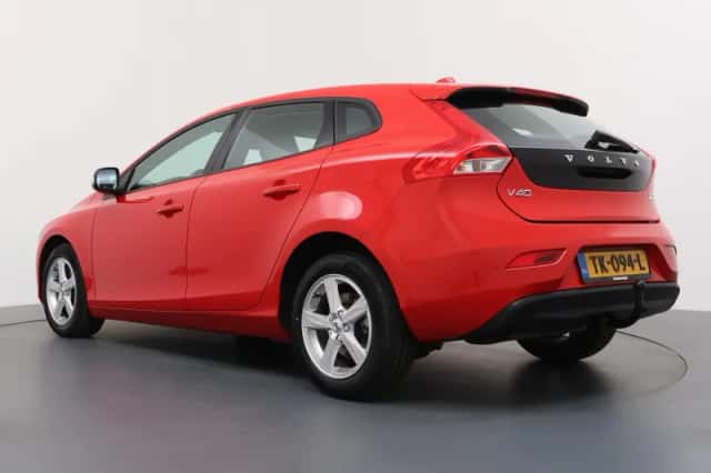 Volvo V40 (2018) thumbnail 3