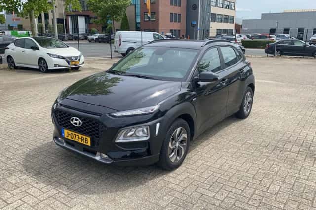 Hyundai Kona (2021) thumbnail 2