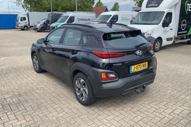 Hyundai Kona (2021) thumbnail 3