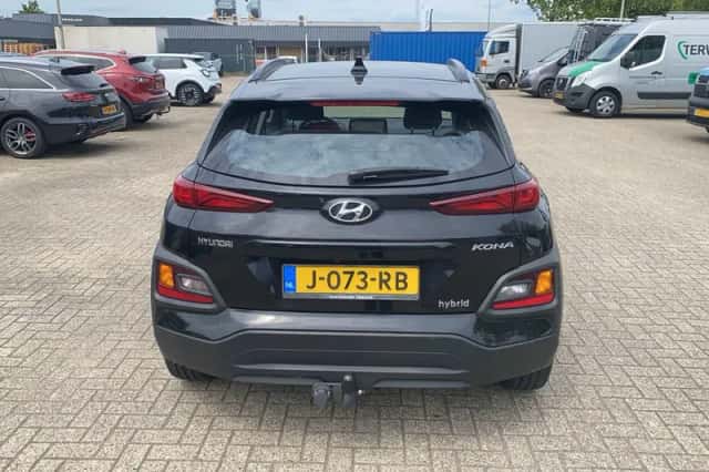 Hyundai Kona (2021) thumbnail 4