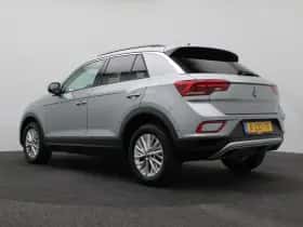 Volkswagen T-Roc (2024) thumbnail 3