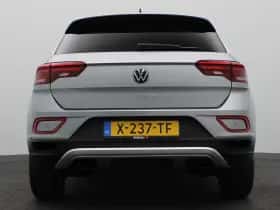 Volkswagen T-Roc (2024) thumbnail 4