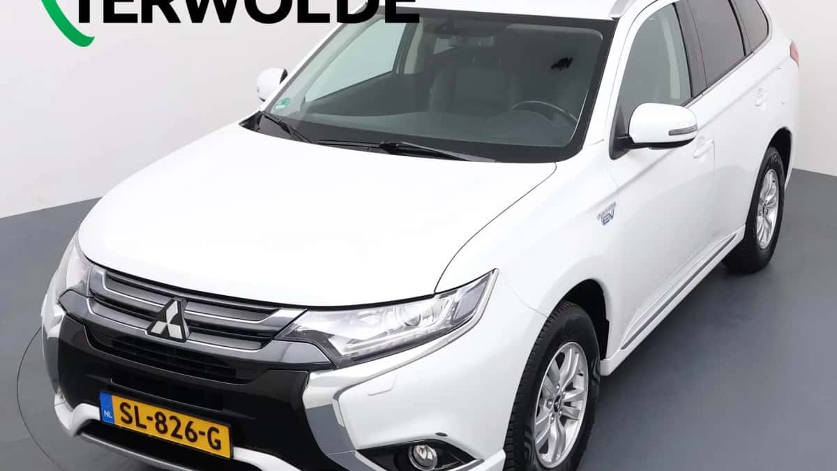 Mitsubishi Outlander (2018) — foto 1