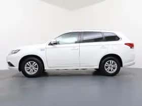 Mitsubishi Outlander (2018) thumbnail 2