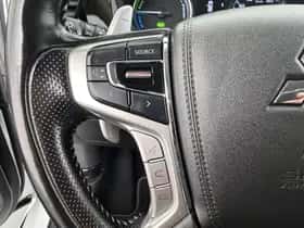 Mitsubishi Outlander (2018) thumbnail 21