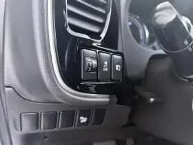 Mitsubishi Outlander (2018) thumbnail 23
