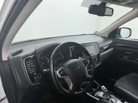 Mitsubishi Outlander (2018) thumbnail 25