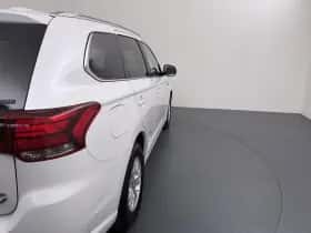 Mitsubishi Outlander (2018) thumbnail 36