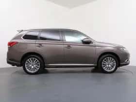 Mitsubishi Outlander (2021) thumbnail 6