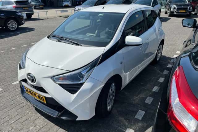 Toyota Aygo (2020) thumbnail 2