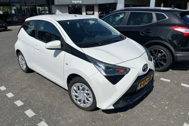Toyota Aygo (2020) thumbnail 4