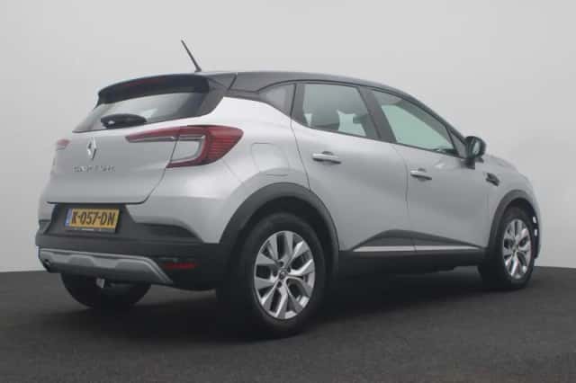 Renault Captur (2020) thumbnail 2