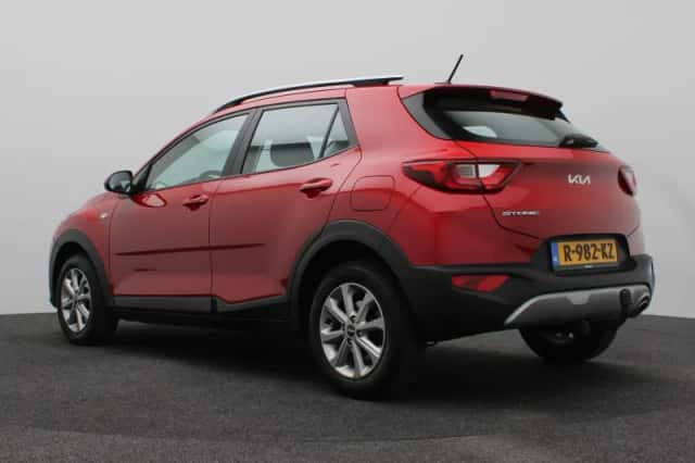 Kia Stonic (2022) thumbnail 3