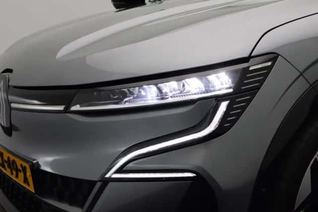 Renault Mégane E-Tech (2025) thumbnail 16