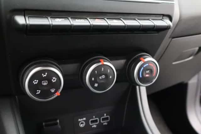 Renault Captur (2022) thumbnail 23