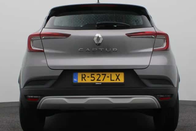 Renault Captur (2022) thumbnail 4