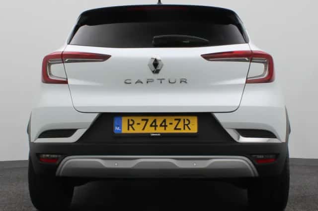 Renault Captur (2023) thumbnail 4