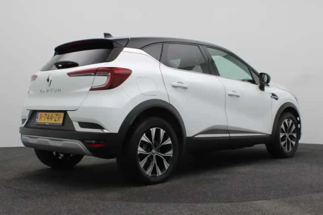 Renault Captur (2023) thumbnail 5