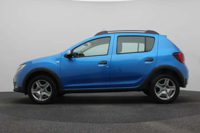 Dacia Sandero (2017) thumbnail 2