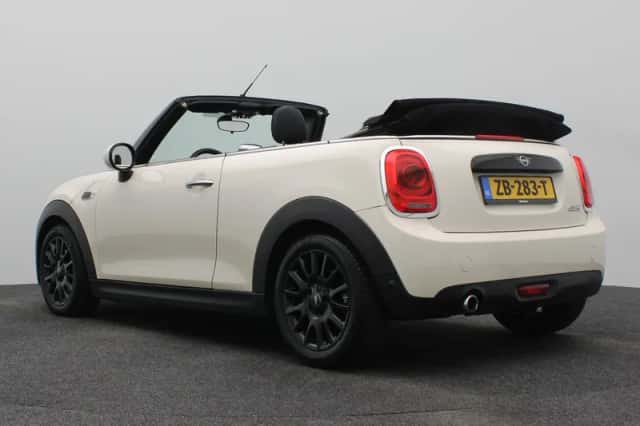 MINI Cabrio (2018) thumbnail 3