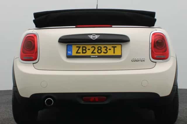 MINI Cooper (2018) thumbnail 4