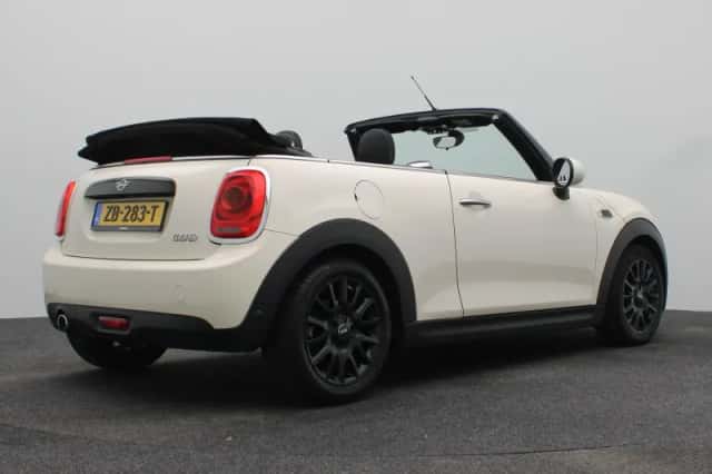 MINI Cabrio (2018) thumbnail 5