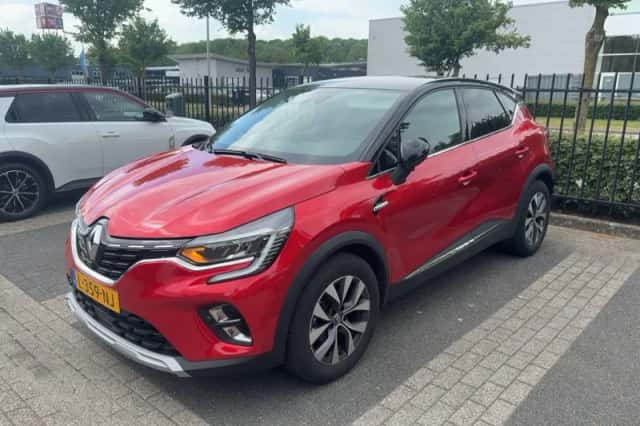 Renault Captur (2021) thumbnail 2