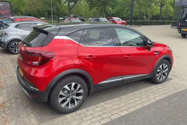 Renault Captur (2021) thumbnail 4