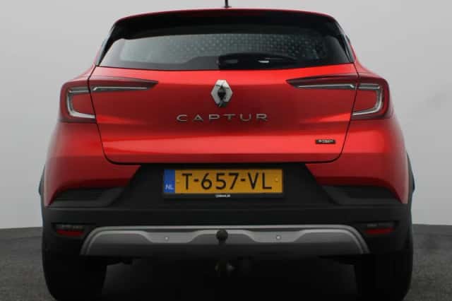 Renault Captur (2023) thumbnail 4