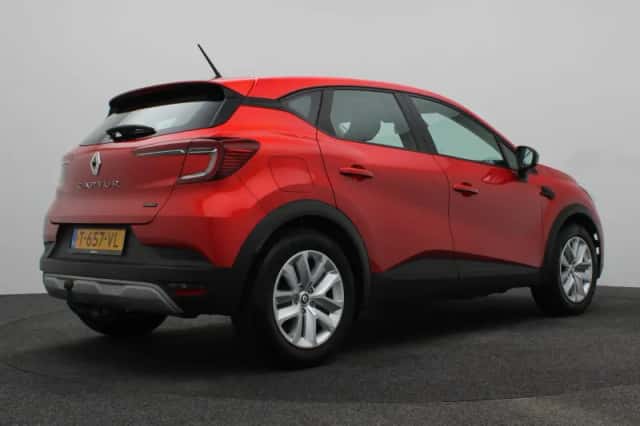 Renault Captur (2023) thumbnail 5