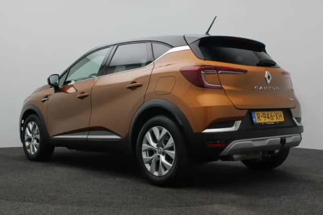 Renault Captur (2022) thumbnail 3