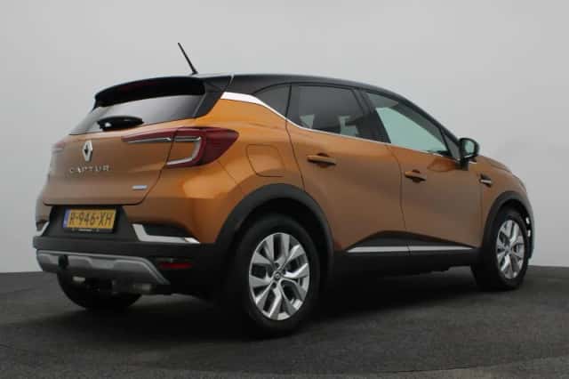 Renault Captur (2022) thumbnail 5