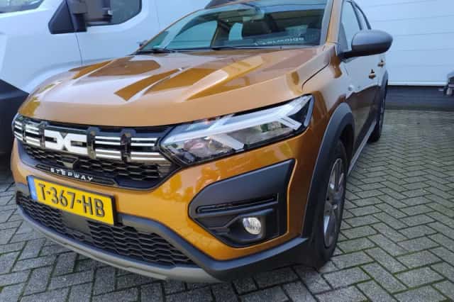 Dacia Sandero Stepway (2023) thumbnail 2