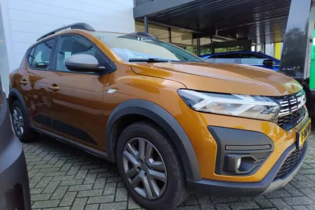 Dacia Sandero Stepway (2023) thumbnail 4