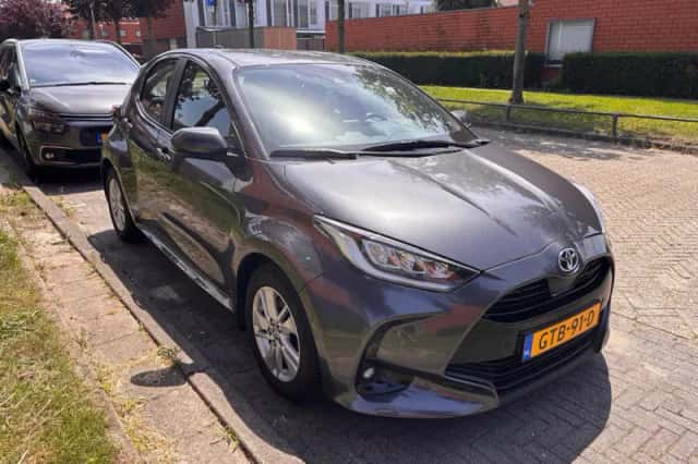 Toyota Yaris (2022) thumbnail 2