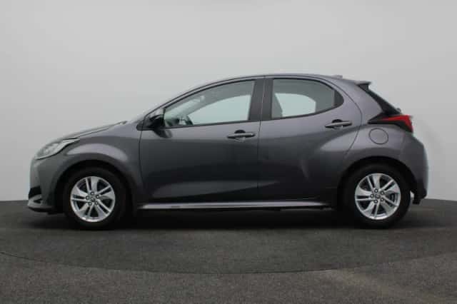 Toyota Yaris (2022) thumbnail 2