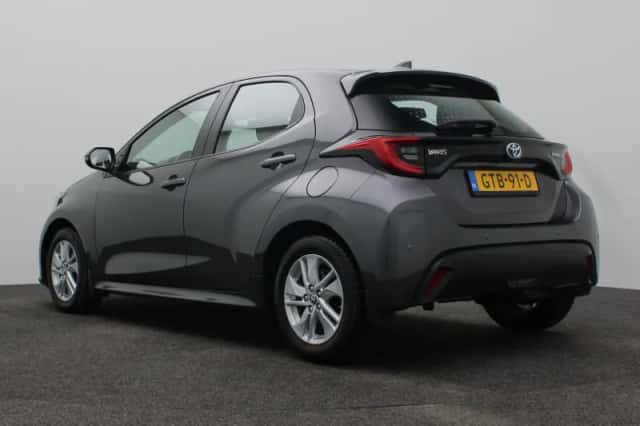 Toyota Yaris (2022) thumbnail 3