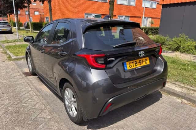 Toyota Yaris (2022) thumbnail 3