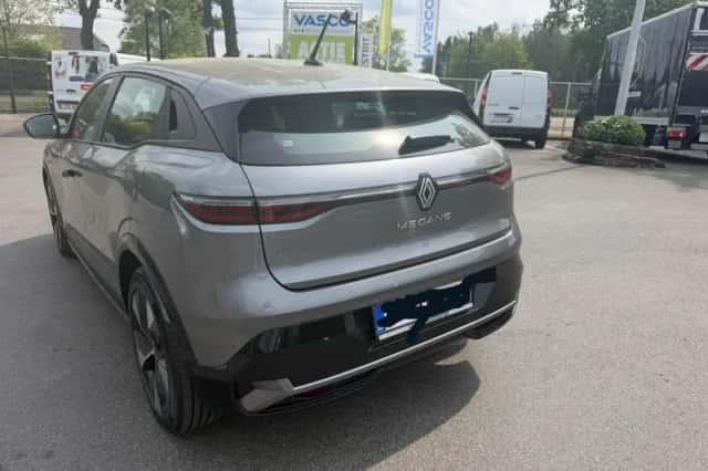 Renault Mégane E-Tech (2023) thumbnail 3