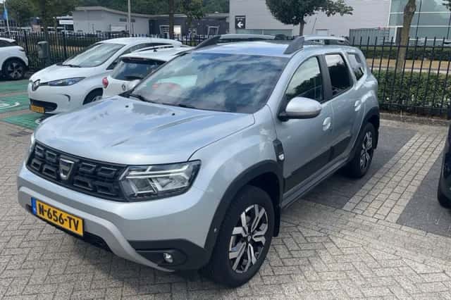 Dacia Duster (2022) thumbnail 2