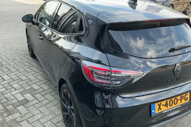 Renault Clio (2023) thumbnail 3