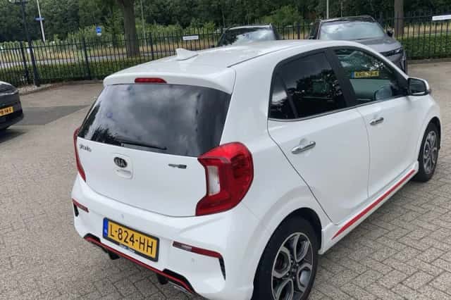 Kia Picanto (2021) thumbnail 5