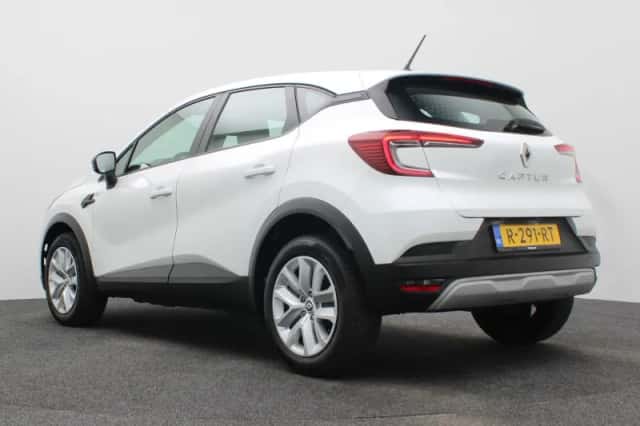 Renault Captur (2022) thumbnail 3
