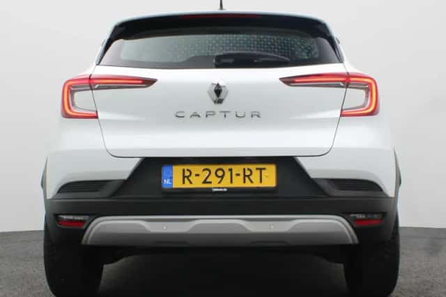 Renault Captur (2022) thumbnail 4